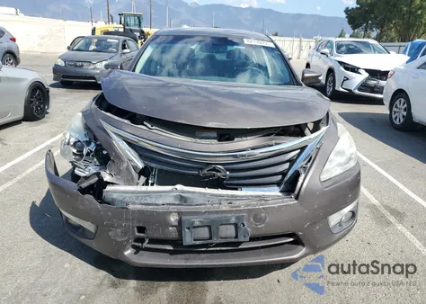 2015 Nissan Altima 2.5 из США, поврежденный, VIN 1N4AL3AP2FC249003